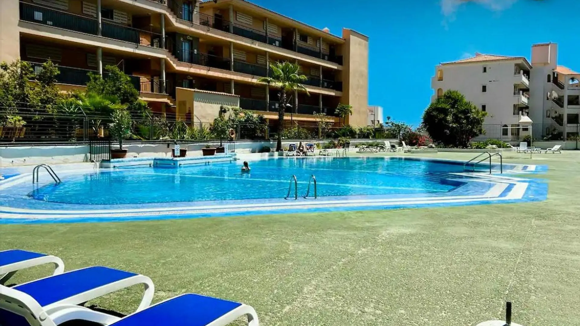 Relaxing Los Cristianos Apartment スペイン
